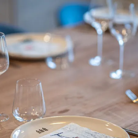 De Gamme A 1650 Avec Garage, Balcon Et Wifi - Fr-1-575-167 Appartement *