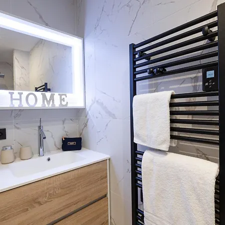 De Gamme à 1650 Avec Garage, Balcon Et Wifi - Fr-1-575-167 Appartement *