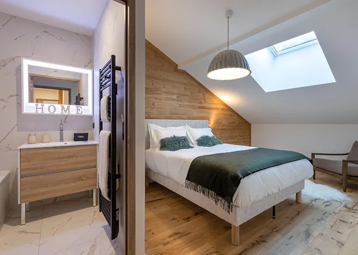 De Gamme A 1650 Avec Garage, Balcon Et Wifi - Fr-1-575-167