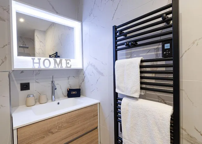 De Gamme A 1650 Avec Garage, Balcon Et Wifi - Fr-1-575-167 Lejlighed *